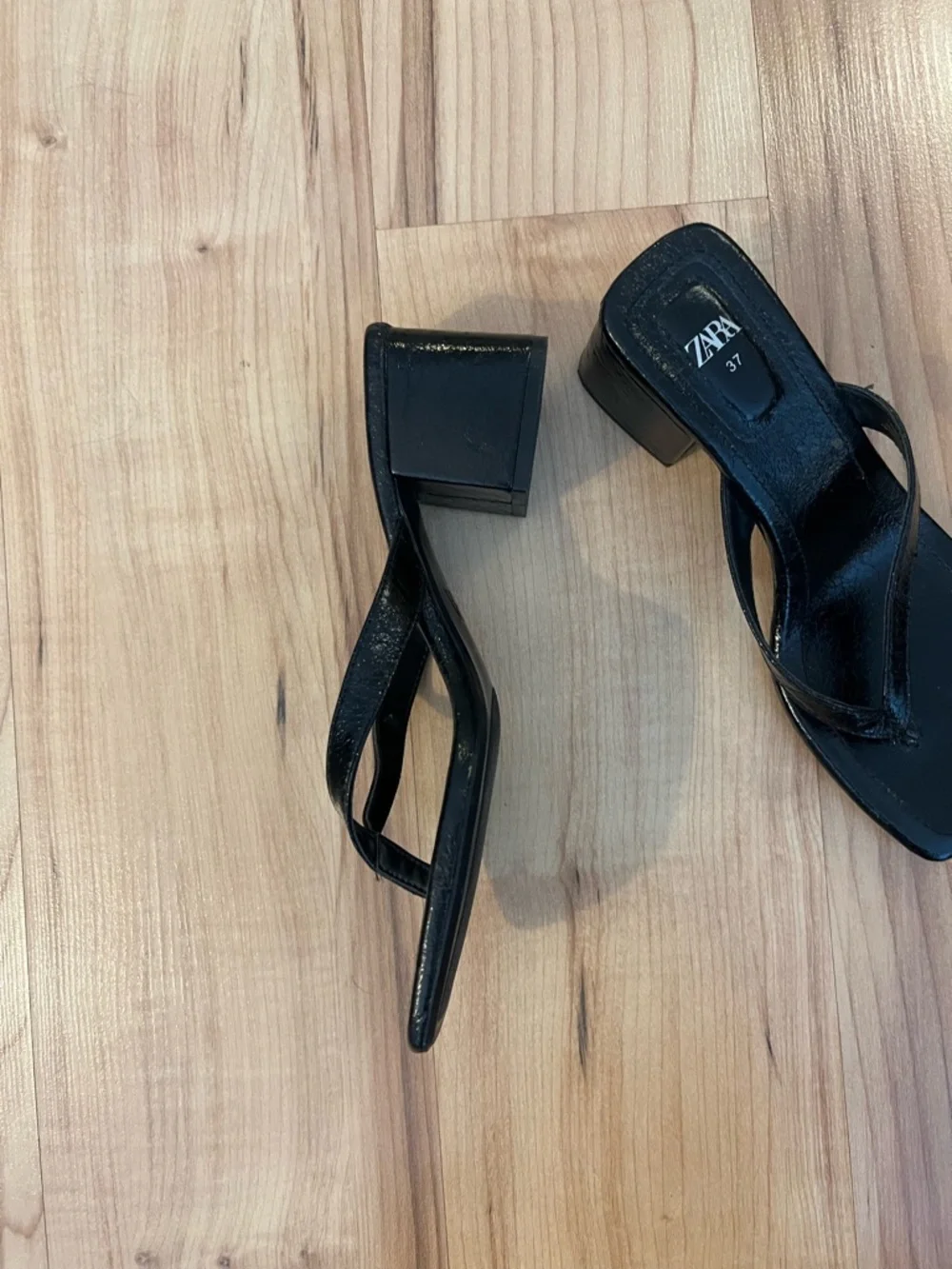 Zara Black Square-Toe Block Heel Thong Sandals - Picture 3 of 4